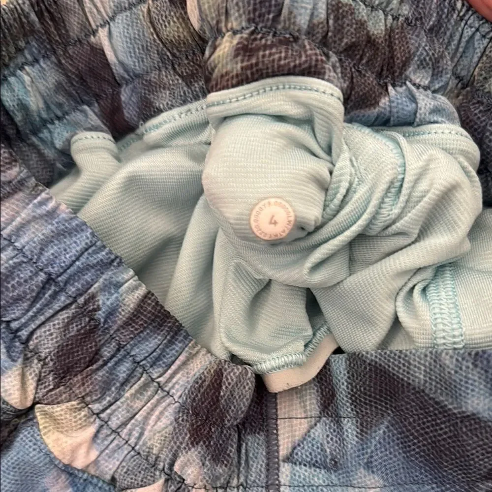 Lululemon Hotty Hot Low- Rise Lined Short Multi Blue Size 4 / 4